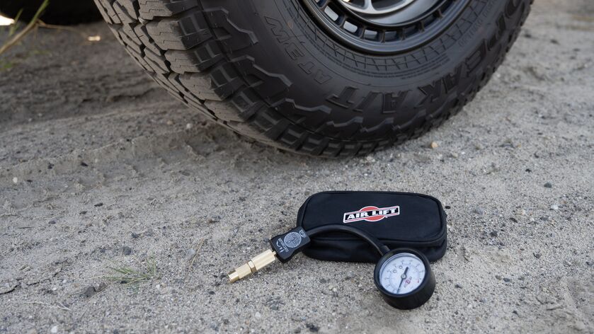 Universal Analog Air Pressure Gauge (16151)